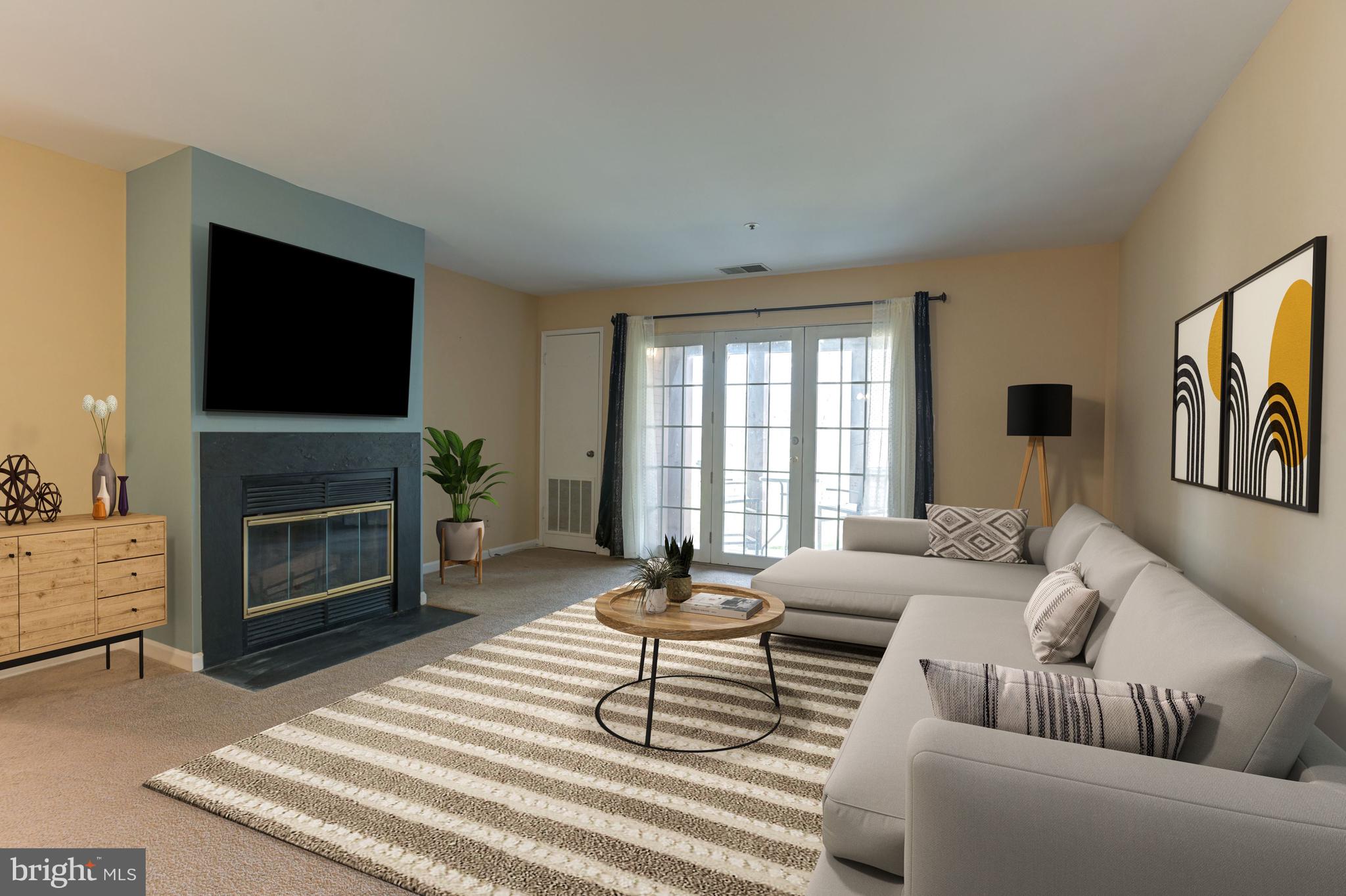 4920 Columbia Road, Unit 2 96 Columbia, MD 21044 - Photo 2 of 17 Living Room