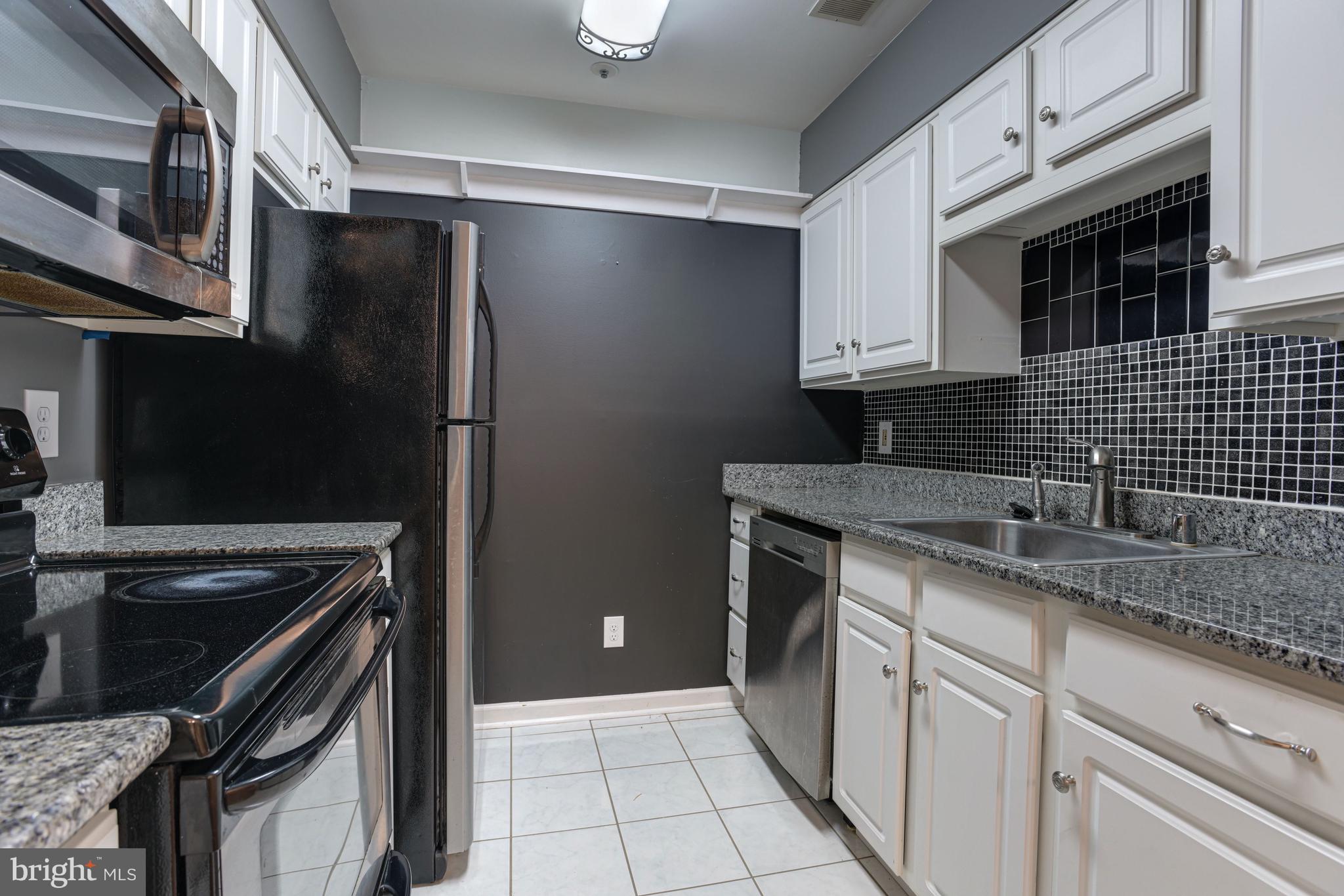 4920 Columbia Road, Unit 2 96 Columbia, MD 21044 - Photo 3 of 17 Kitchen