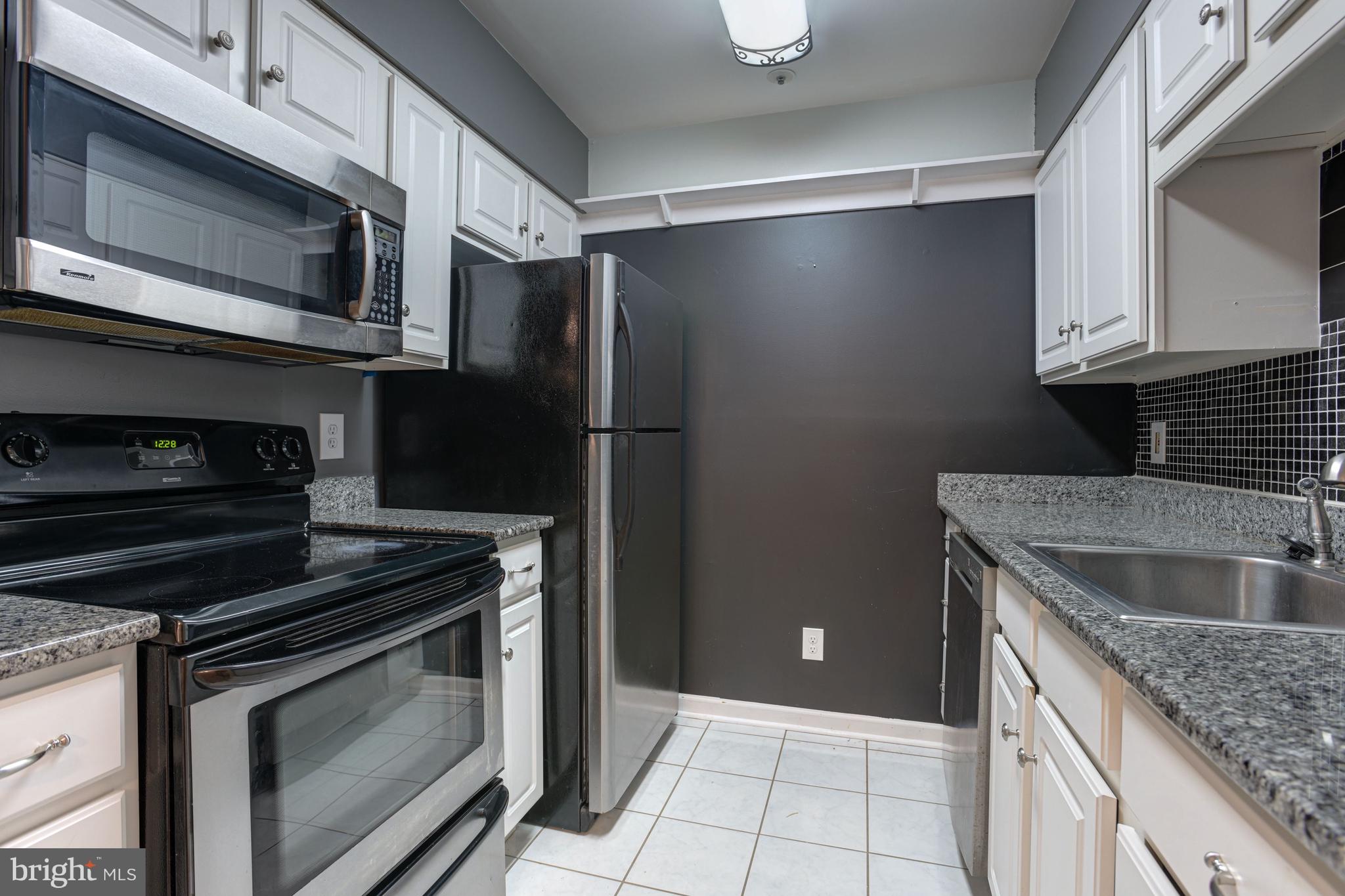 4920 Columbia Road, Unit 2 96 Columbia, MD 21044 - Photo 4 of 17 Kitchen