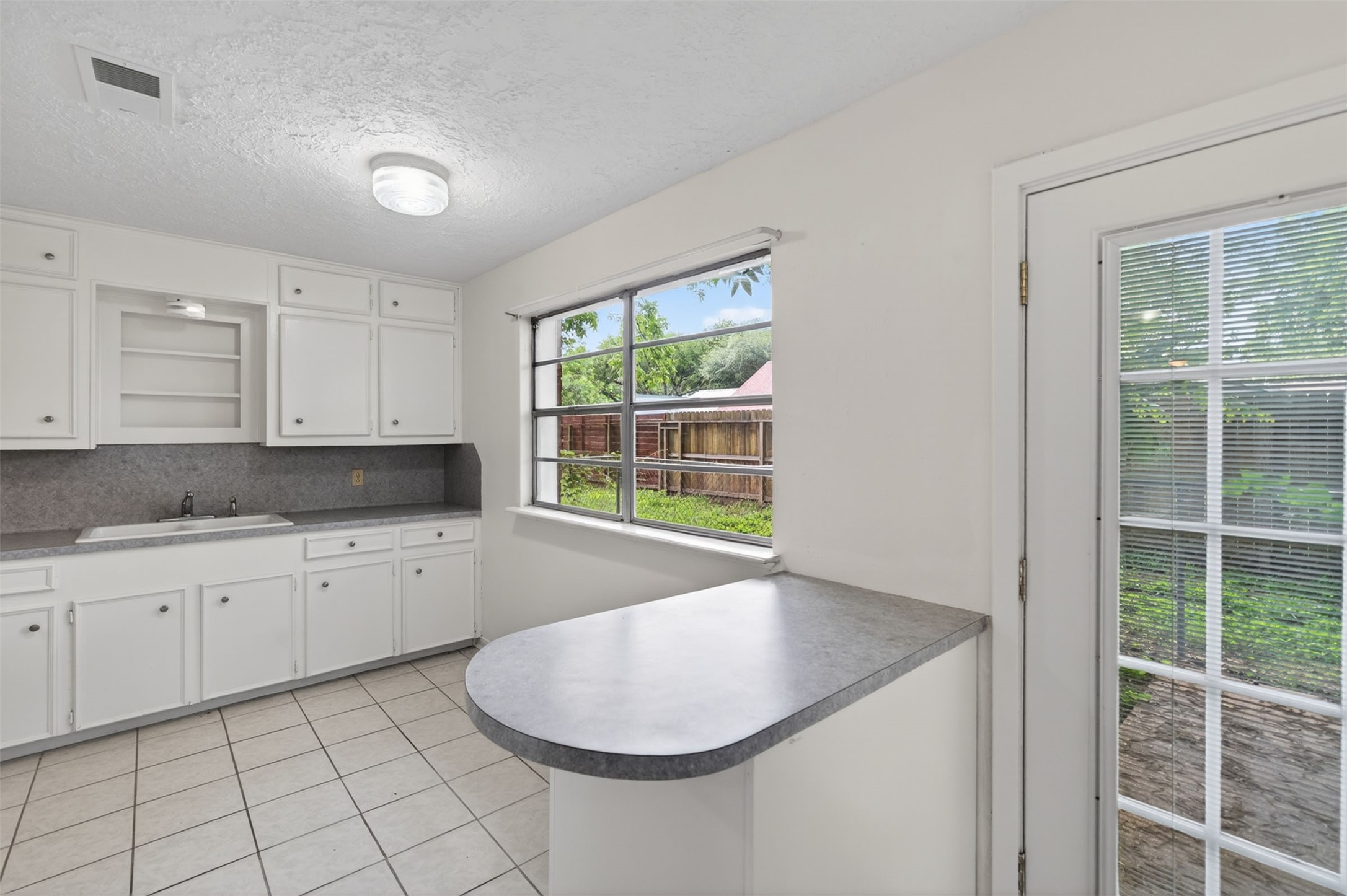 418 Texas Street Tomball, TX 77375 - Photo 16 of 31 (Virtually staged/AI enhanced). Image does not represent actual property as is.