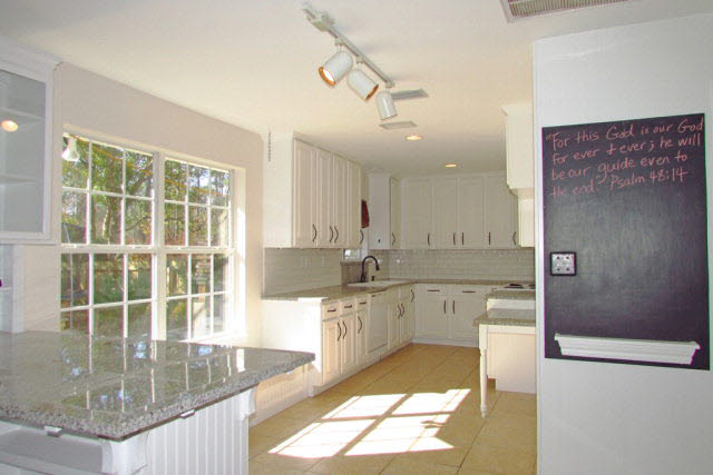 24602 Tarpon Lane Orange Beach, AL 36561 - Photo 9 of 40 Kitchen
