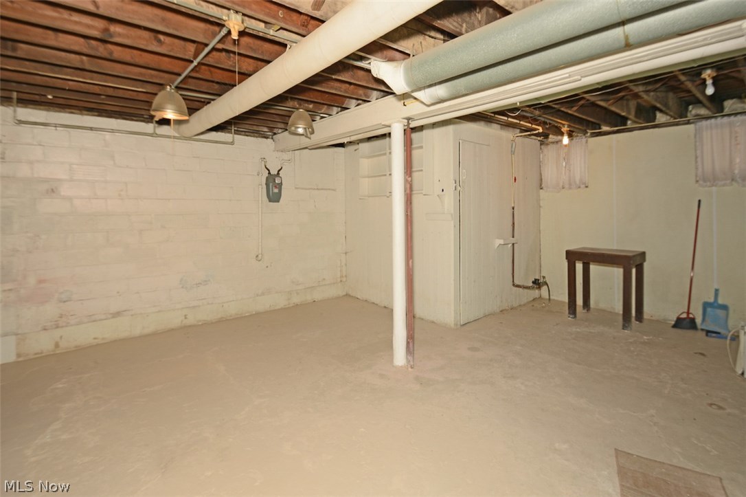 1507 Crest Road Cleveland, OH 44121 - Photo 30 of 34