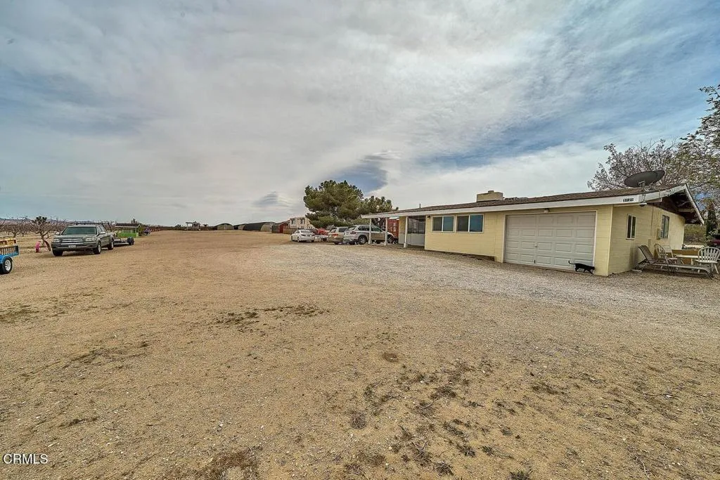 9125 Mesa Road Lucerne Valley, CA 92356 - Photo 32 of 55 a view of a terrace with skyline