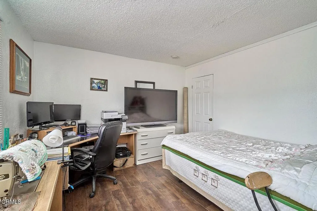 9125 Mesa Road Lucerne Valley, CA 92356 - Photo 5 of 55 a bedroom with a workspace