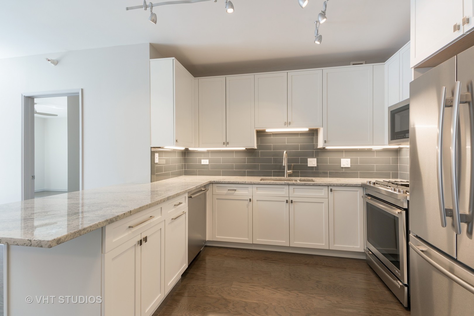 21 West Chestnut Street, Unit 902 Chicago, IL 60610 - Photo 3 of 16