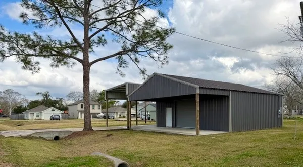 a front view of house with yard