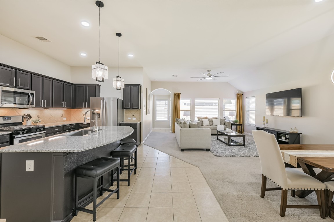 9622 Invergarry Way Tomball, TX 77375 - Photo 3 of 32