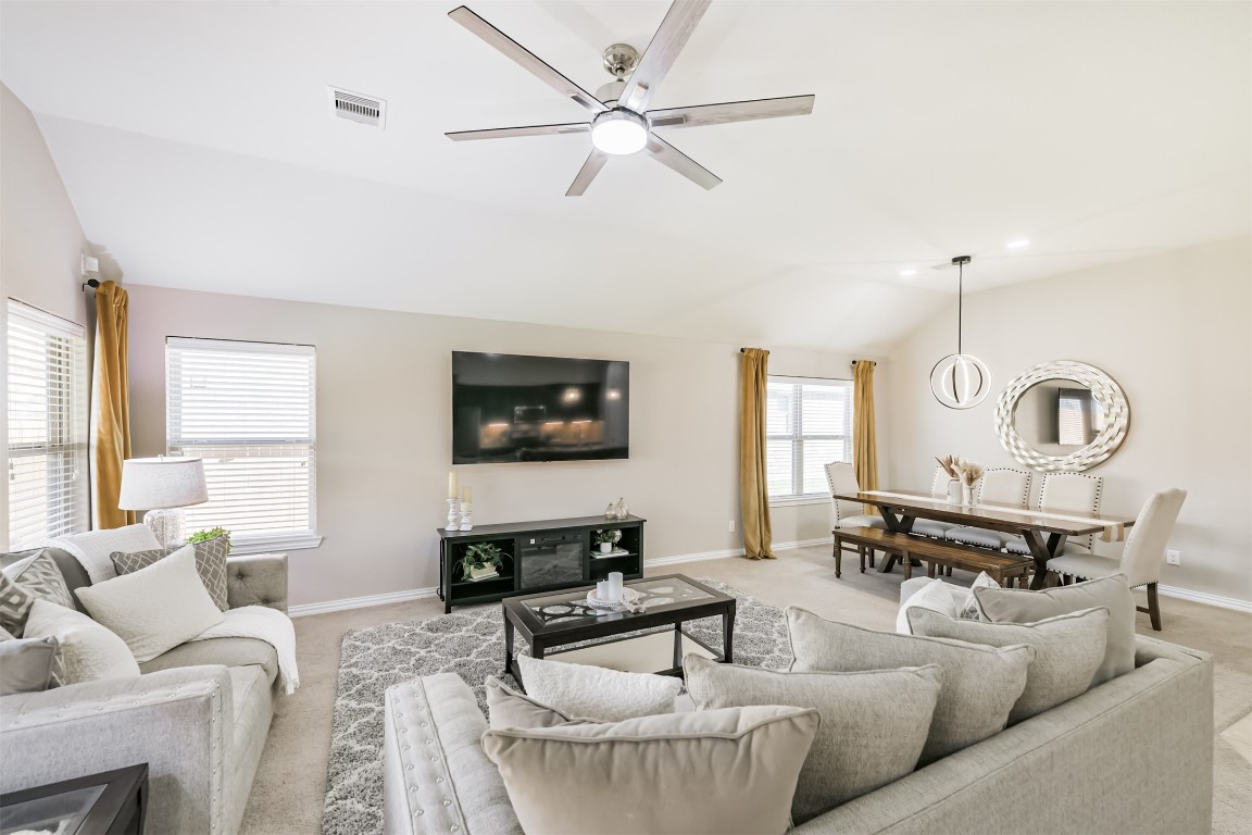 9622 Invergarry Way Tomball, TX 77375 - Photo 7 of 32 a living room with furniture and a window