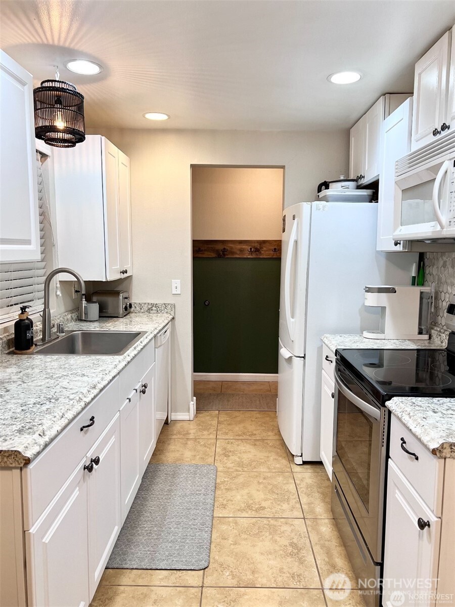 11645 Southeast 164th Street Renton, WA 98058 - Photo 2 of 9