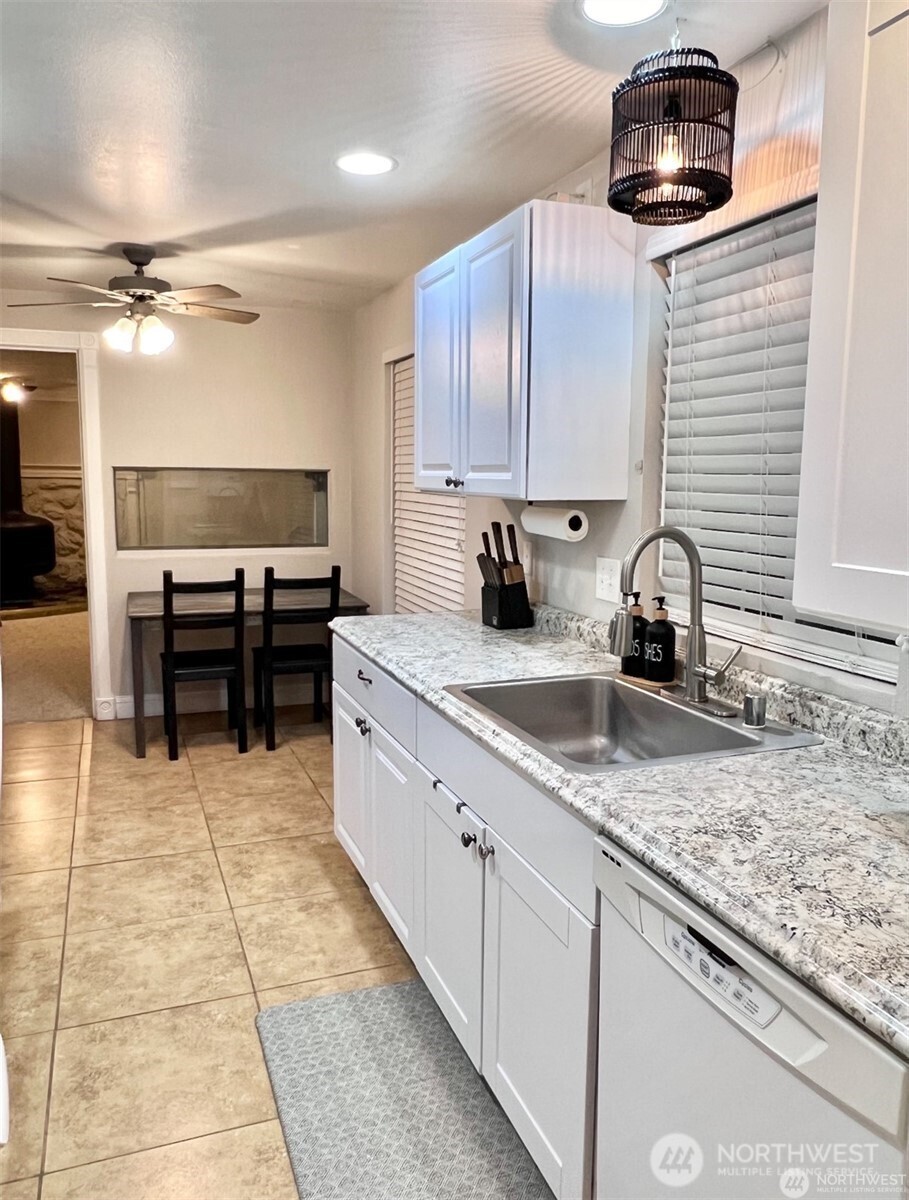 11645 Southeast 164th Street Renton, WA 98058 - Photo 3 of 9