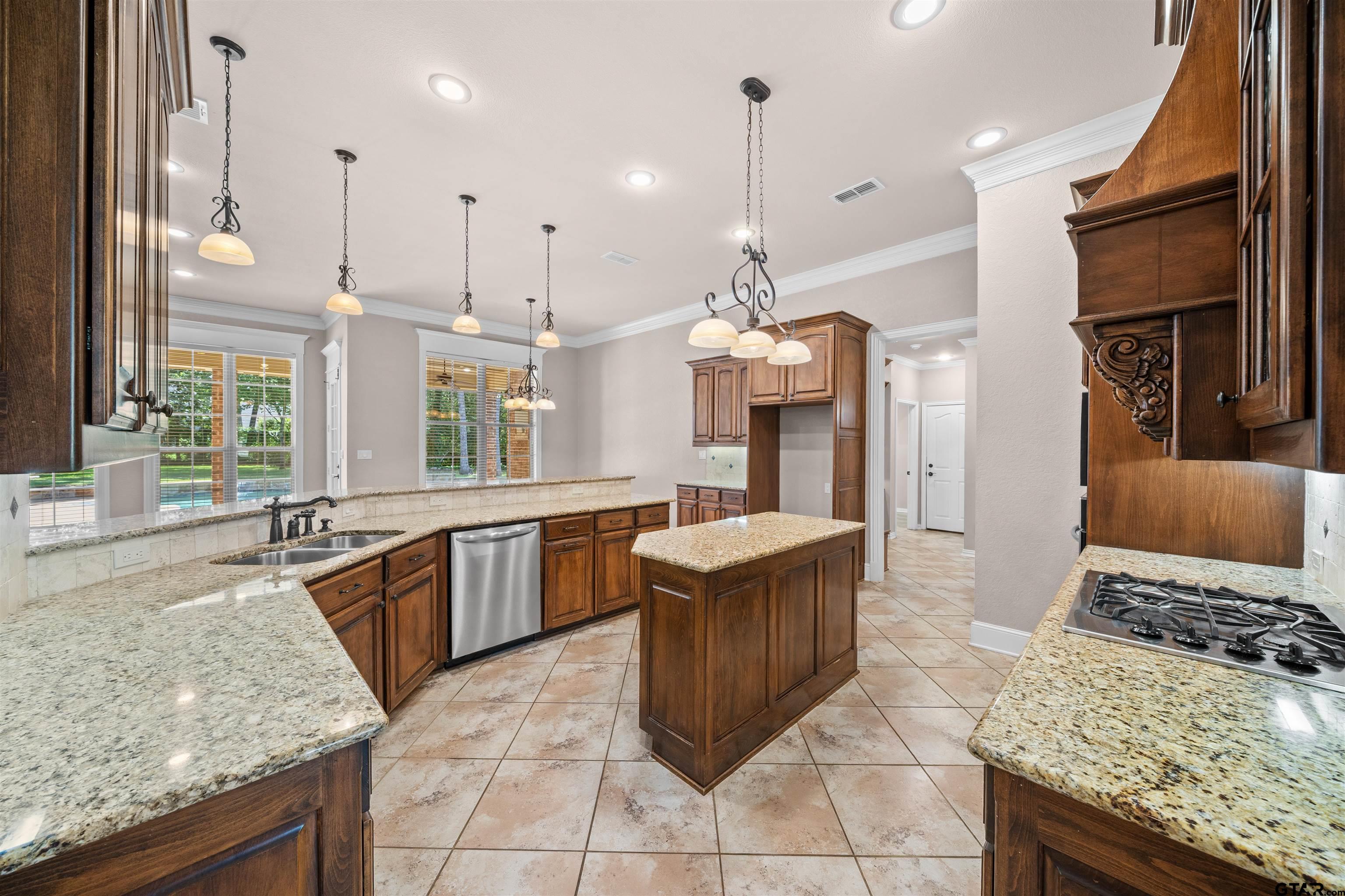 6518 Rochester Way Tyler, TX 75703 - Photo 5 of 36 Gallery Image 5