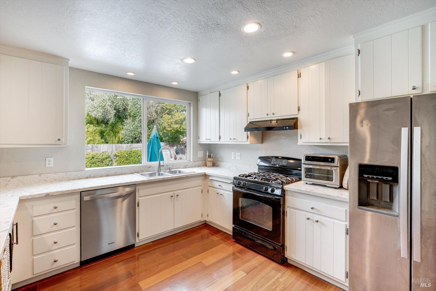 525 Oak Lake Avenue Santa Rosa, CA 95409 - Photo 5 of 74