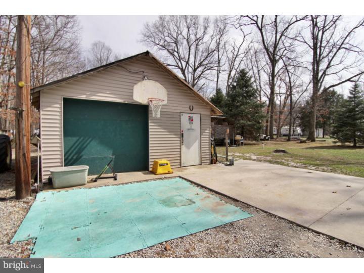 1817 Janvier Road Williamstown, NJ 08094 - Photo 20 of 22 Garage