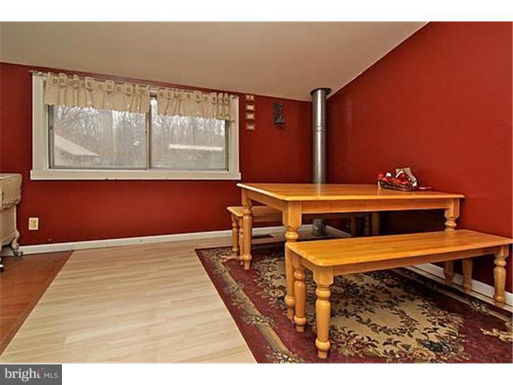 1817 Janvier Road Williamstown, NJ 08094 - Photo 5 of 22 Breakfast Room
