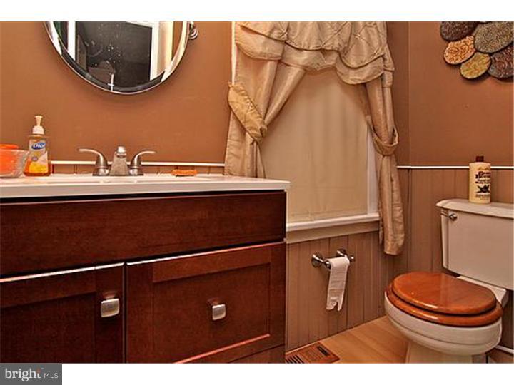 1817 Janvier Road Williamstown, NJ 08094 - Photo 9 of 22 Bathroom