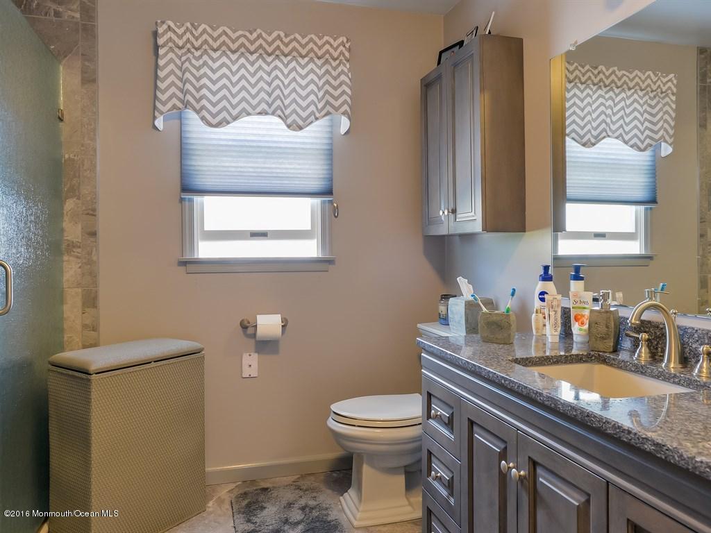22 Tanglewood Road Middletown, NJ 07748 - Photo 17 of 36 018_Master Bathroom
