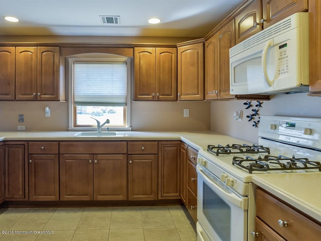 22 Tanglewood Road Middletown, NJ 07748 - Photo 23 of 36 024_Kitchen