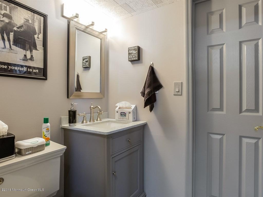 22 Tanglewood Road Middletown, NJ 07748 - Photo 32 of 36 033_Half Bath