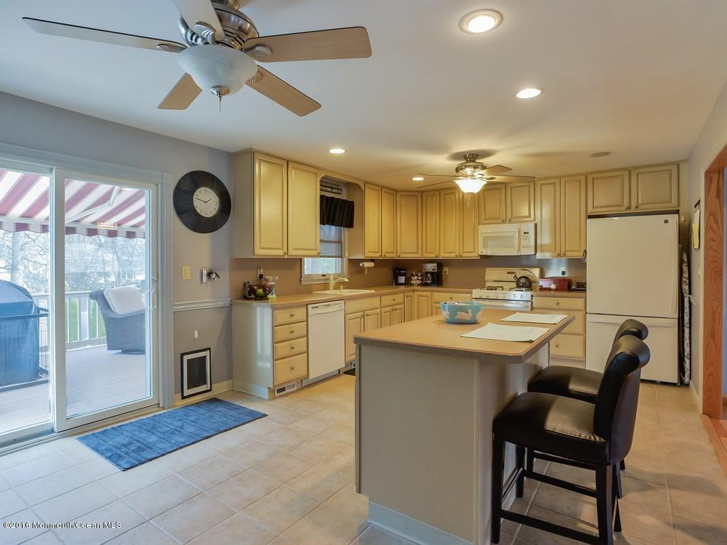 22 Tanglewood Road Middletown, NJ 07748 - Photo 6 of 36 007_Kitchen