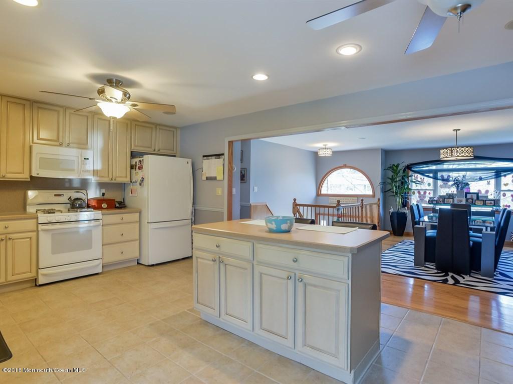 22 Tanglewood Road Middletown, NJ 07748 - Photo 7 of 36 008_Kitchen
