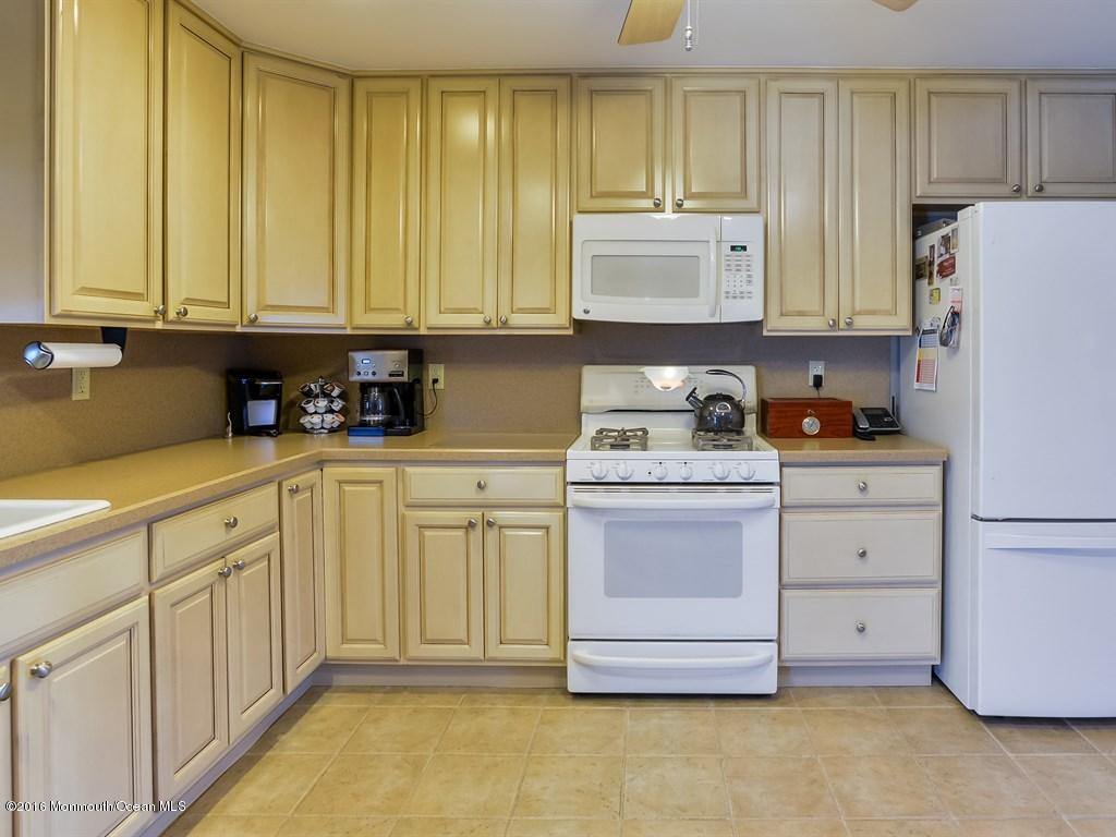 22 Tanglewood Road Middletown, NJ 07748 - Photo 9 of 36 010_Kitchen