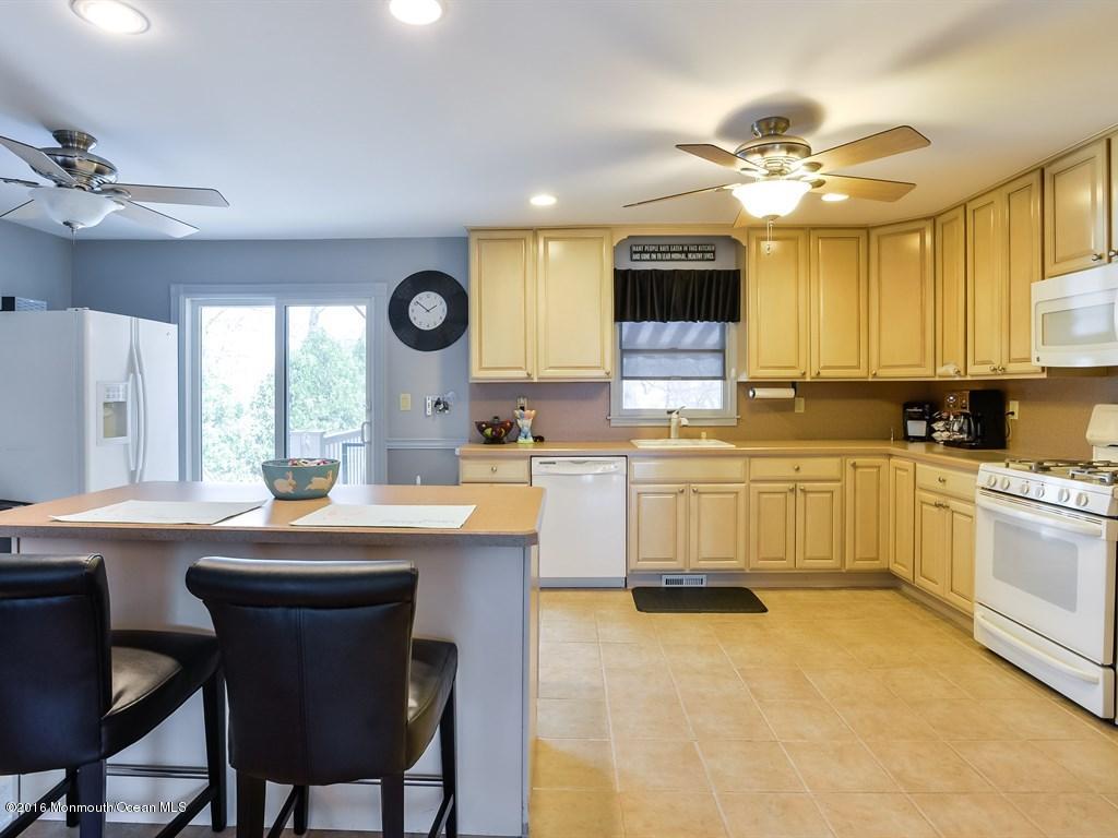 22 Tanglewood Road Middletown, NJ 07748 - Photo 10 of 36 011_Kitchen