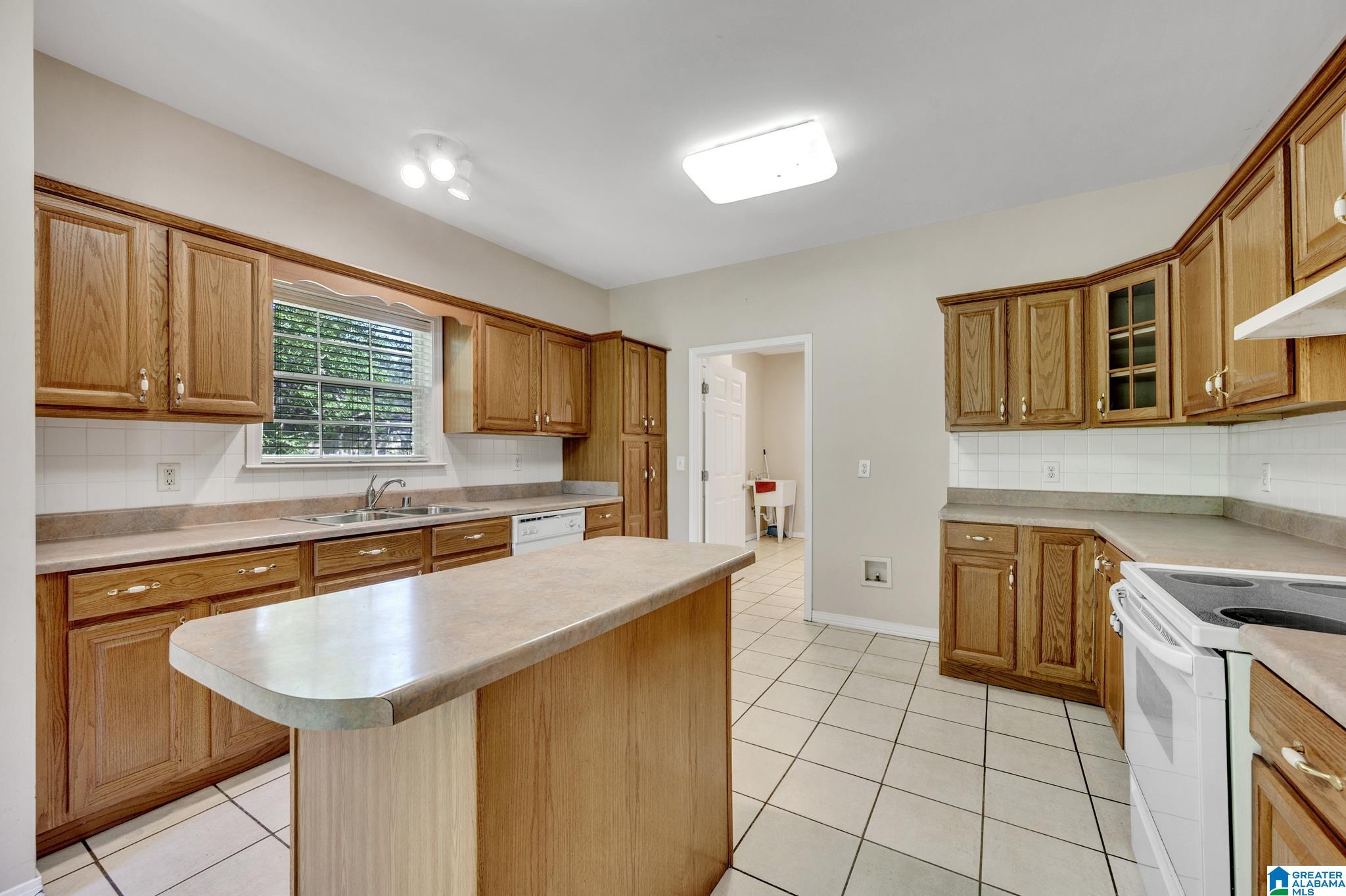 2614 Snow Rogers Road Gardendale, AL 35071 - Photo 4 of 28