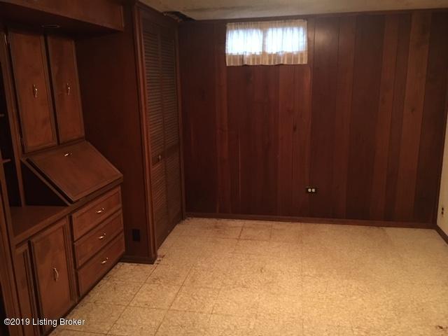 7811 Crown Top Road Louisville, KY 40241 - Photo 23 of 32 This room has many built-ins.