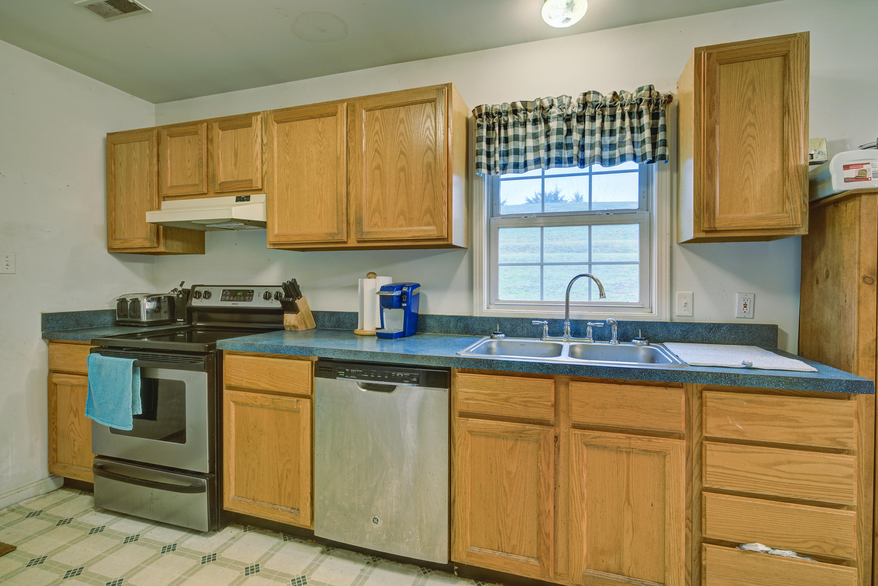 1775 Whitehouse Road Greeneville, TN 37745 - Photo 5 of 24 White-2