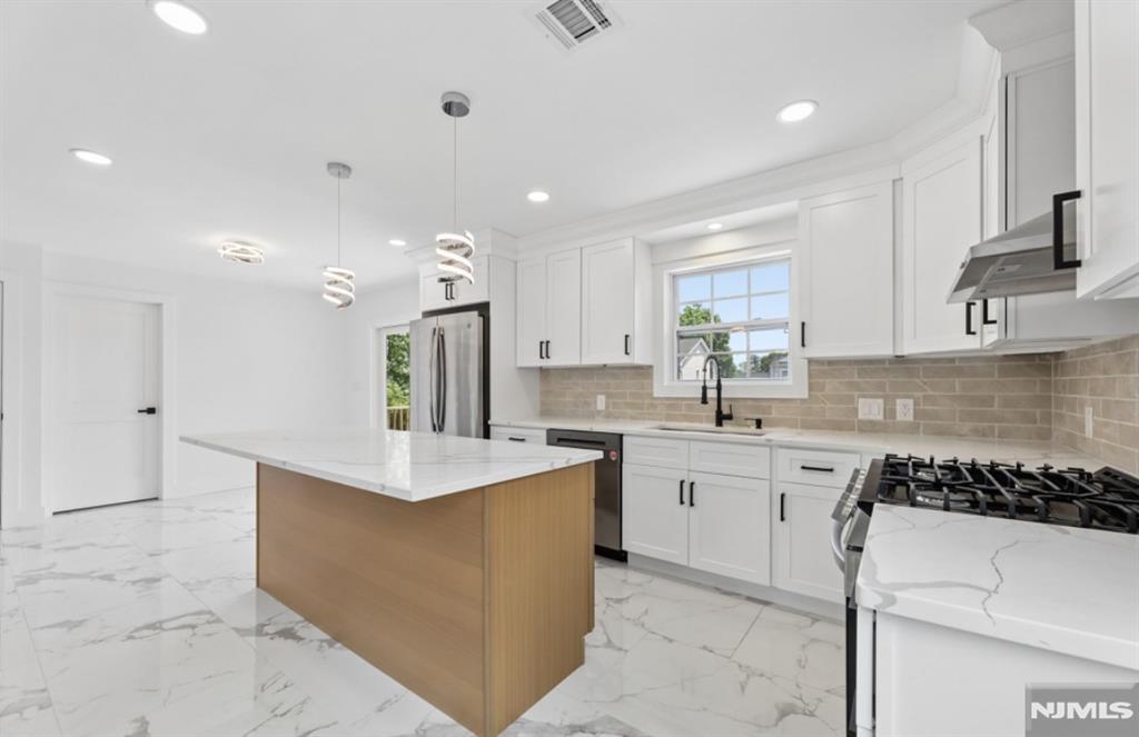 8 Annette Terrace Lodi, NJ 07644 - Photo 3 of 20