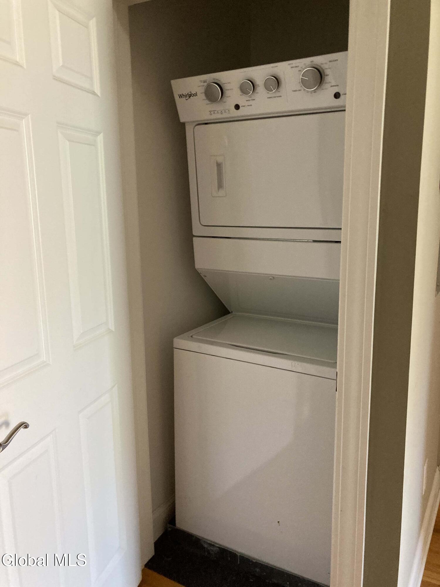 4 Sheridan Avenue, Unit 5B Albany, NY 12210 - Photo 7 of 11 IMG_5055