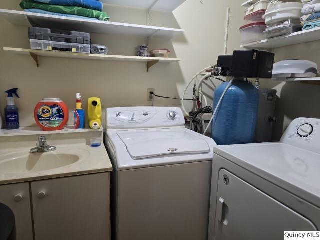 710 Country Lane Carthage, IL 62321 - Photo 20 of 31 a utility room with dryer and washer