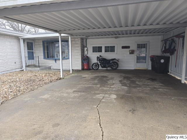 710 Country Lane Carthage, IL 62321 - Photo 25 of 31 a view of a garage with furniture