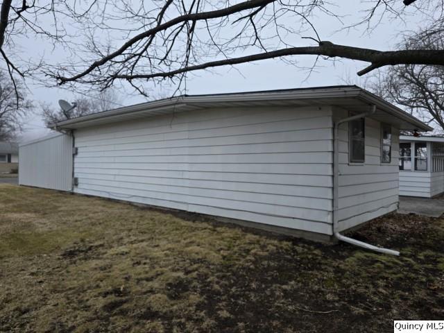 710 Country Lane Carthage, IL 62321 - Photo 26 of 31 a view of a house with a yard