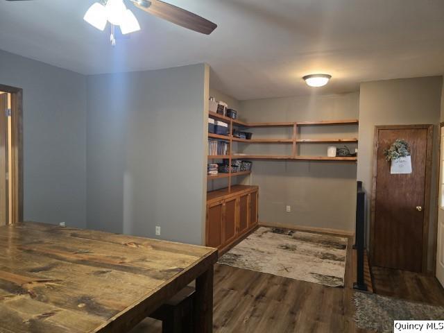 710 Country Lane Carthage, IL 62321 - Photo 3 of 31 a view of kitchen and empty room