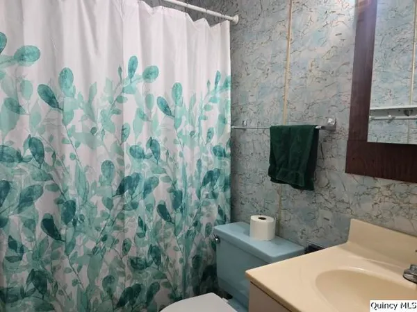 $135,000 | 710 Country Lane, Carthage, IL 62321