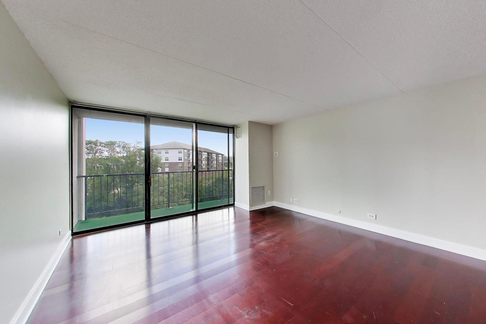 2015 South Finley Road, Unit 512 Lombard, IL 60148 - Photo 8 of 46 Gallery Image 8