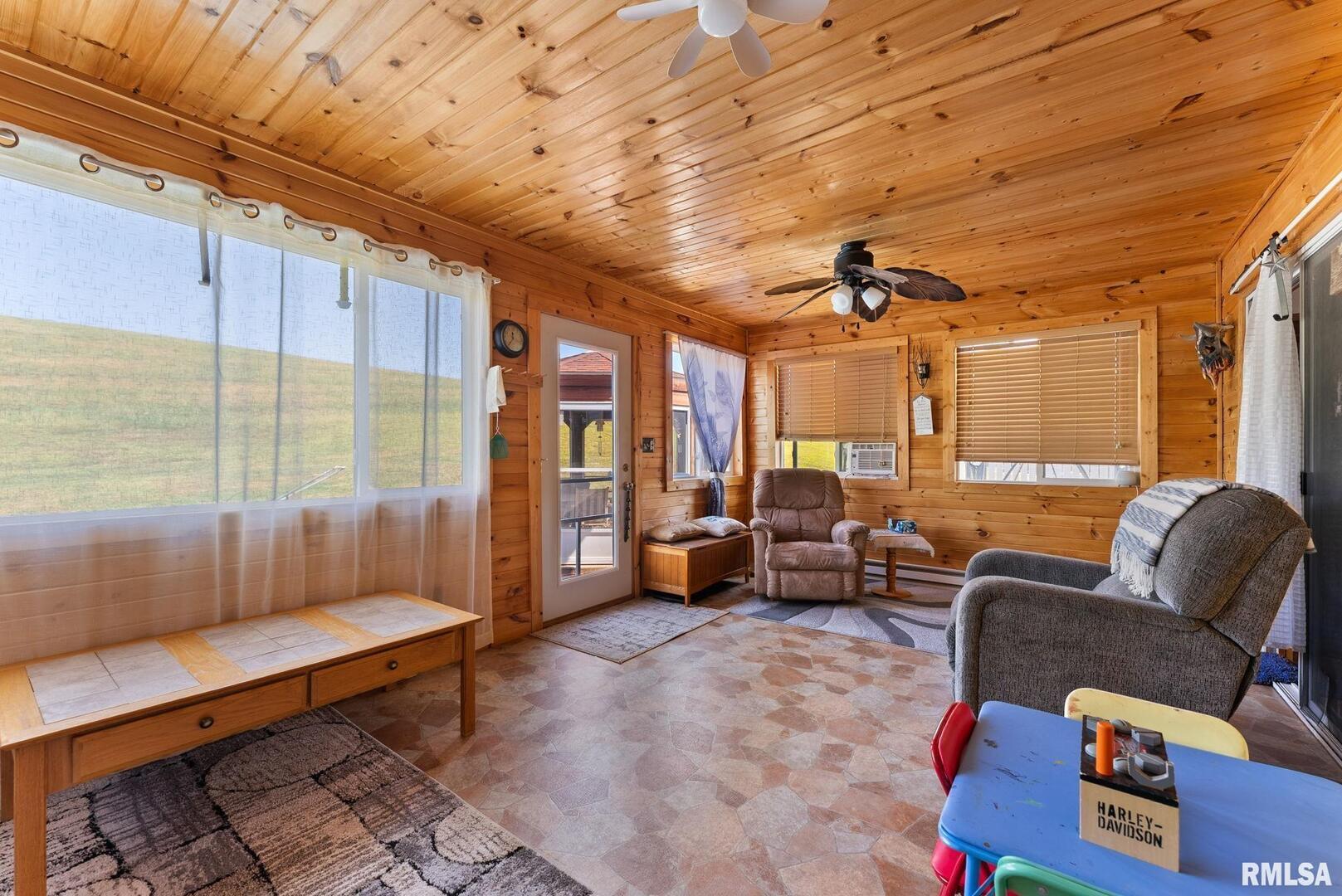 1422 McCloud Road Aledo, IL 61231 - Photo 27 of 44 a living room with furniture and a large window
