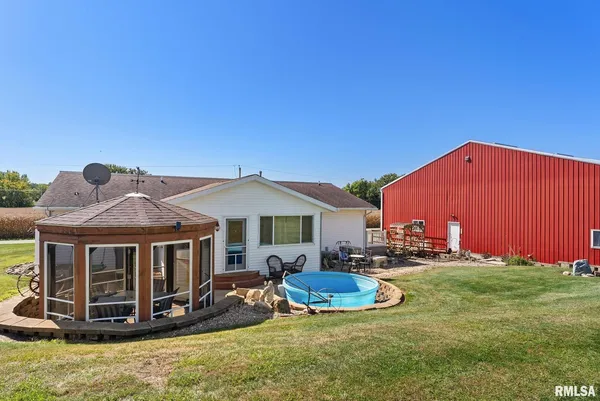 $399,999 | 1422 McCloud Road, Aledo, IL 61231