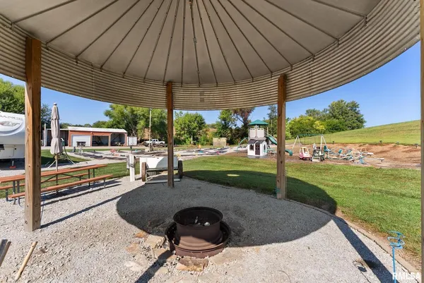 $399,999 | 1422 McCloud Road, Aledo, IL 61231