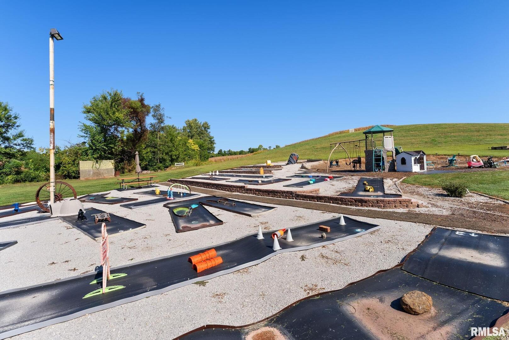 1422 McCloud Road Aledo, IL 61231 - Photo 10 of 44 a view of a patio with lawn chairs