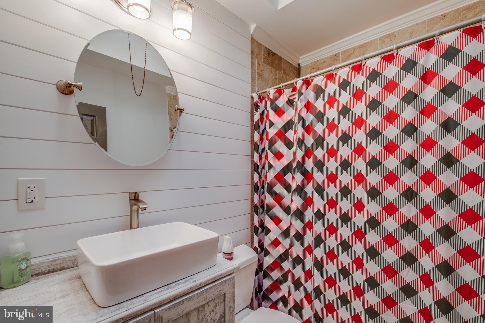 1037 Surrey Road Philadelphia, PA 19115 - Photo 15 of 37