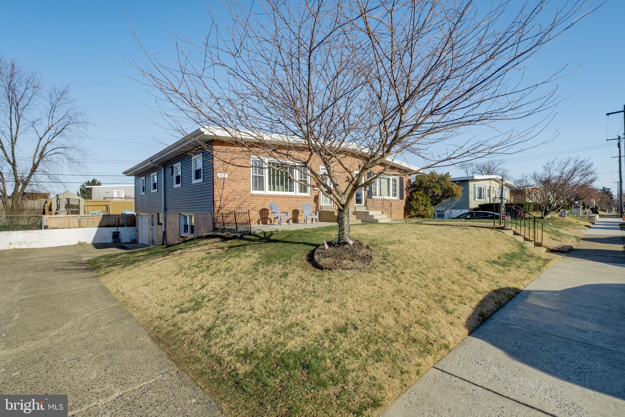 1037 Surrey Road Philadelphia, PA 19115 - Photo 3 of 37