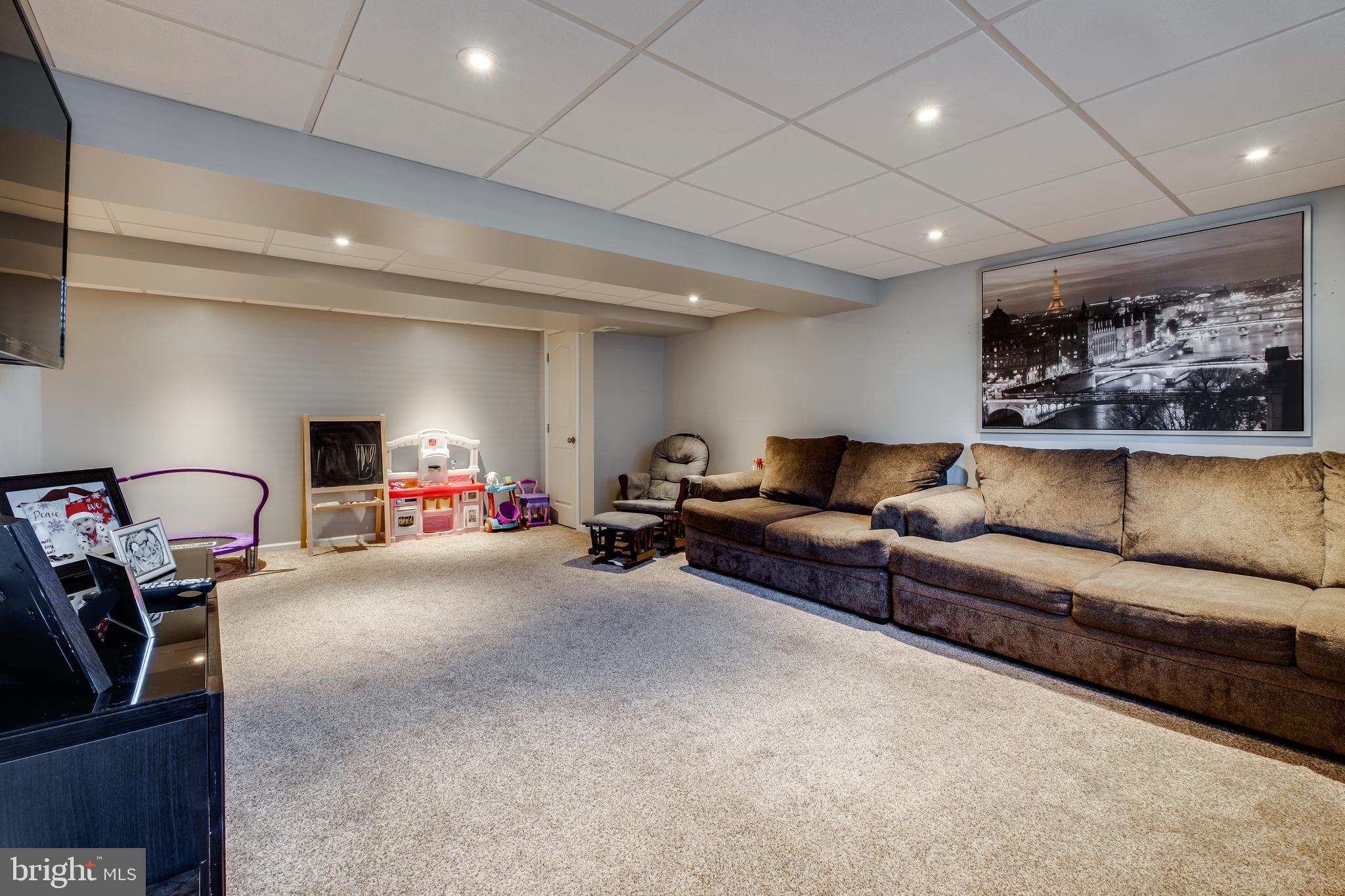 1037 Surrey Road Philadelphia, PA 19115 - Photo 27 of 37