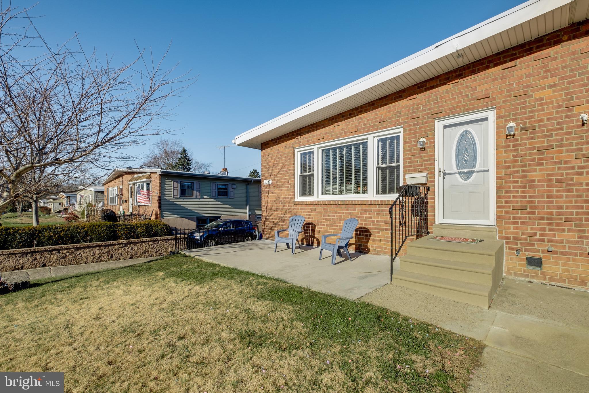 1037 Surrey Road Philadelphia, PA 19115 - Photo 4 of 37