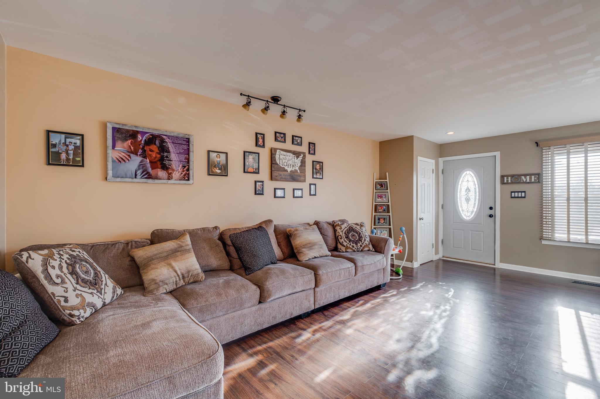 1037 Surrey Road Philadelphia, PA 19115 - Photo 7 of 37
