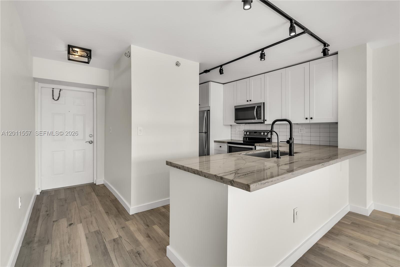 1401 Bay Road, Unit 407 Miami Beach, FL 33139 - Photo 4 of 27