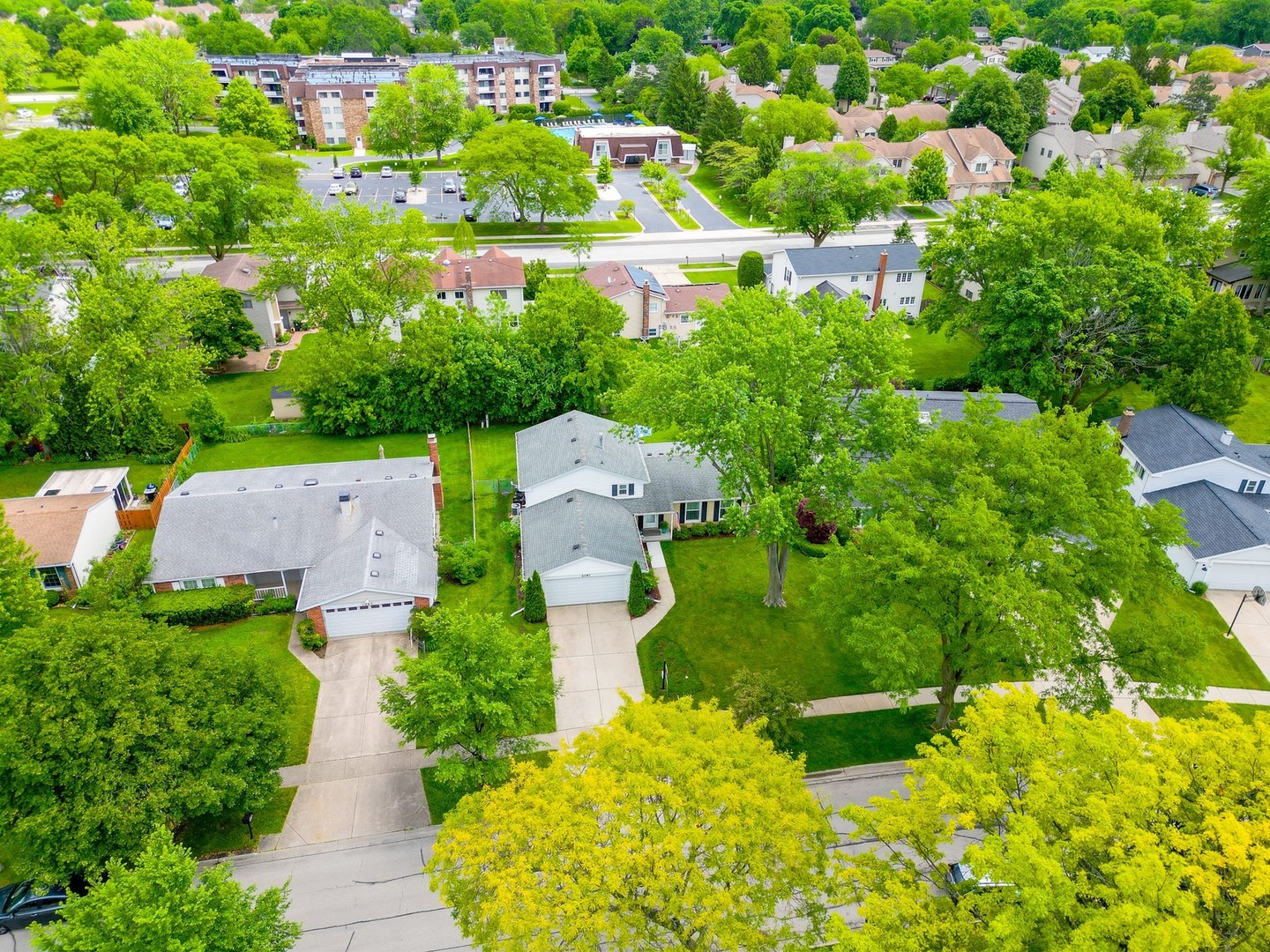 1097 Greenridge Road Buffalo Grove, IL 60089 - Photo 21 of 27 an aerial view of multiple house