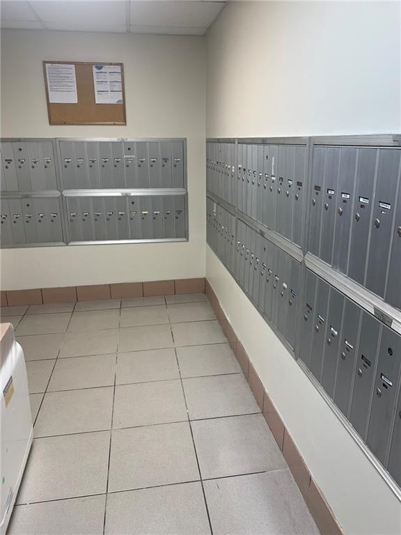 2120 Greentree Road, Unit TE11 Pittsburgh, PA 15220 - Photo 3 of 23 a view of a bathroom
