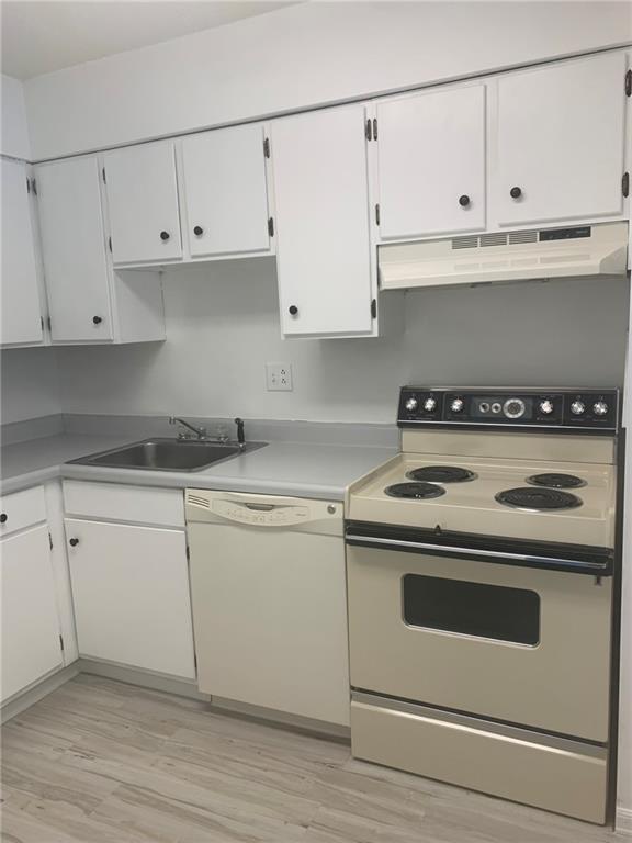 2120 Greentree Road, Unit TE11 Pittsburgh, PA 15220 - Photo 5 of 23 a kitchen with white cabinets and appliances